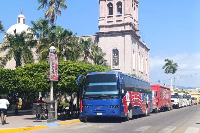 No se llenan en Escuinapa camiones para ir a evento de AMLO por miedo, señalan organizadores