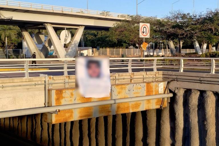 Hallan mantas con mensaje en distintos puntos de Culiacán