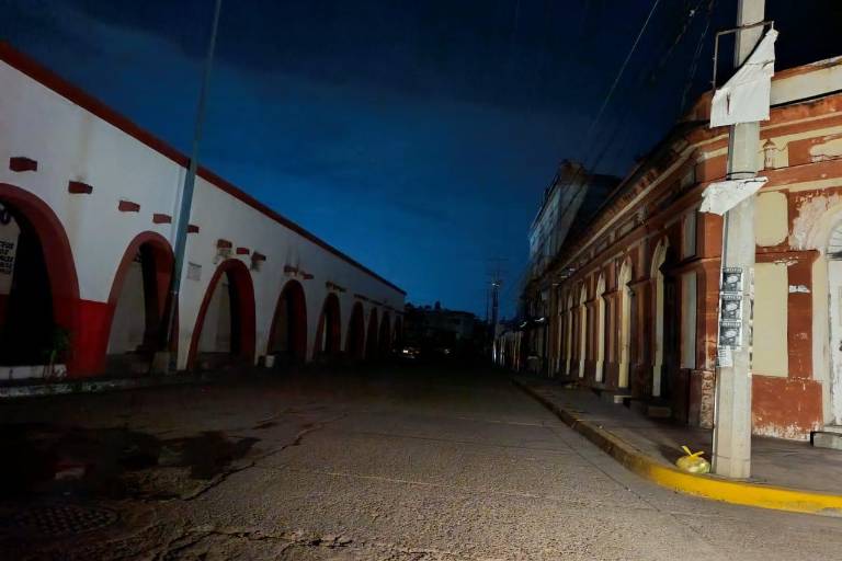 Apagón deja sin luz a varias colonias de Escuinapa
