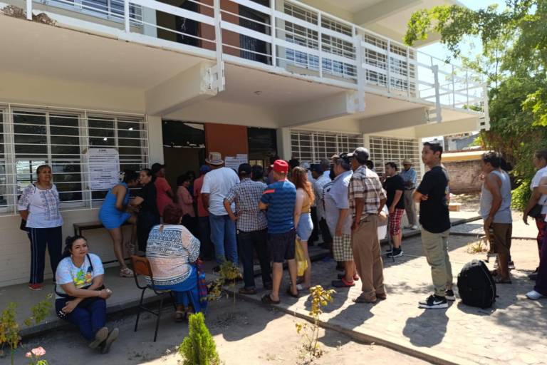 Ausencia de funcionarios retrasa instalación de casillas en Escuinapa