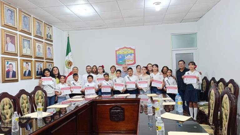 Los participantes recibieron bandas y reconocimientos.