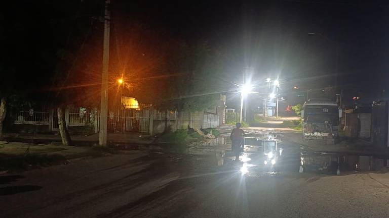 En el Infonavit Arroyo Seco, ha habido fugas de aguas negras de manera permanente.