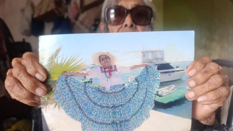 Doña Narcisa Padilla Contreras, “Chicha”, recuerda sus momentos en que el baile le permitió viajar.