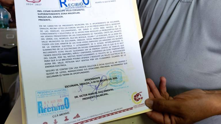Los ciudadanos llevaron un oficio respaldado con firmas y recibos de la luz.