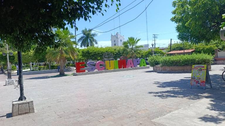 Tras más de 12 horas sin electricidad, las actividades en Escuinapa estuvieron paralizadas.