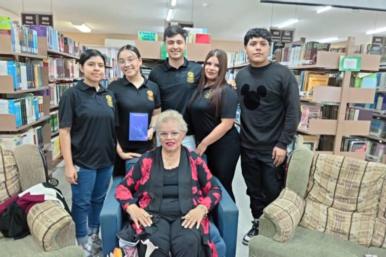 Celebra Julieta Montero 50 años de trayectoria con poemario