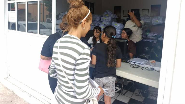 Inicio de canje de uniformes escolares gratuitos en Escuinapa.