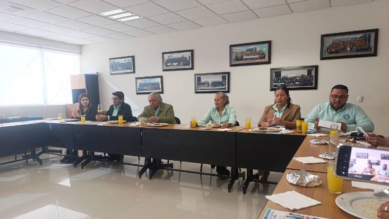 Los docentes dieron a conocer la convocatoria del periodo de preinscripción al nuevo ciclo escolar.