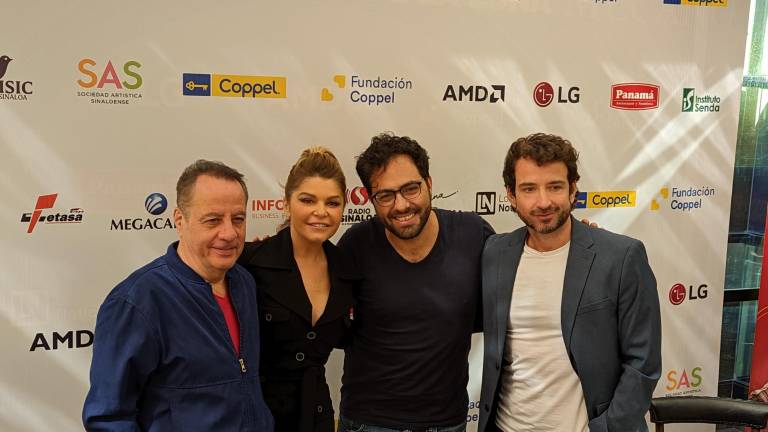 Itatí Cantoral junto al elenco que participa en Sola en la oscuridad, dentro de la Temporada SAS-Isic.