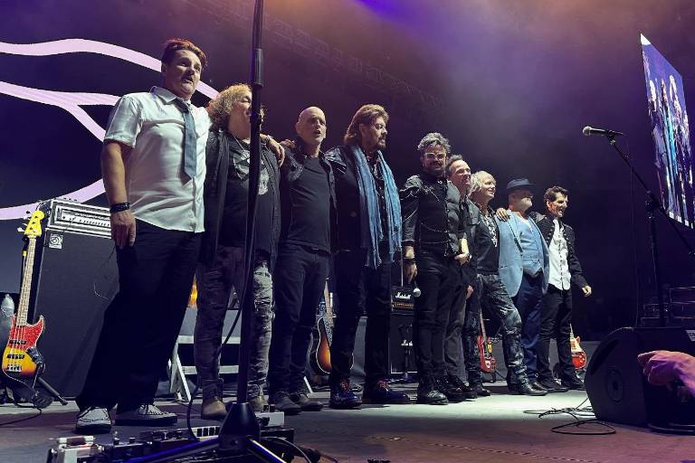 Figura Aleks Syntek en el concierto de Alan Parsons en Ciudad de México