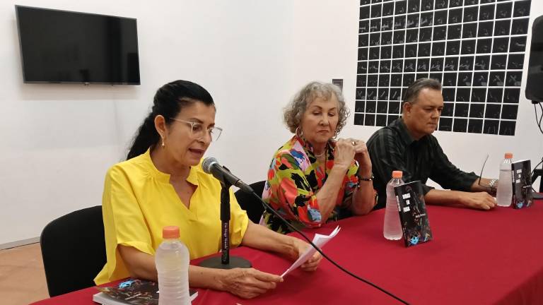Melly Peraza estuvo acompañada por los escritores Aleyda Rojo y Antonio Caro.