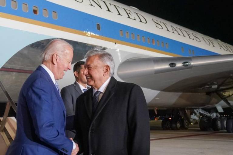 AMLO pide a Biden intercambiar avión presidencial por equipo contra incendios