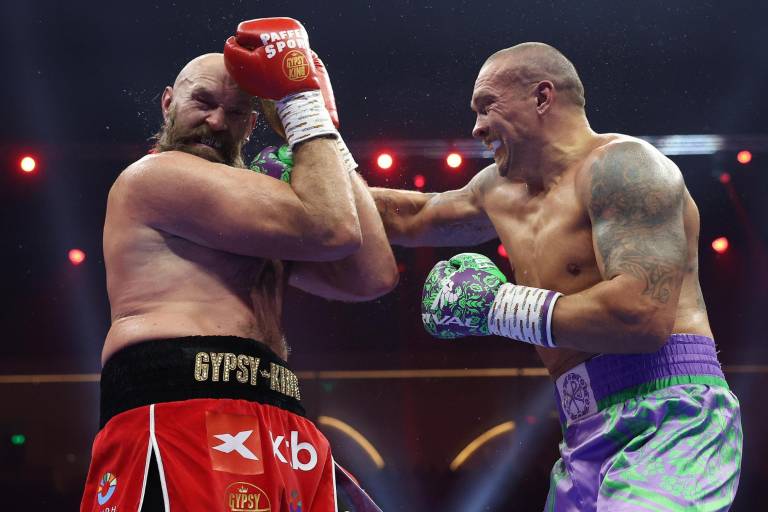 ¡Otra vez! Usyk vence a Fury y sigue como rey de los pesados