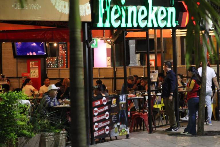 Operativo nocturno revitaliza el Paseo del Ángel; plazas comerciales, aún con zozobra