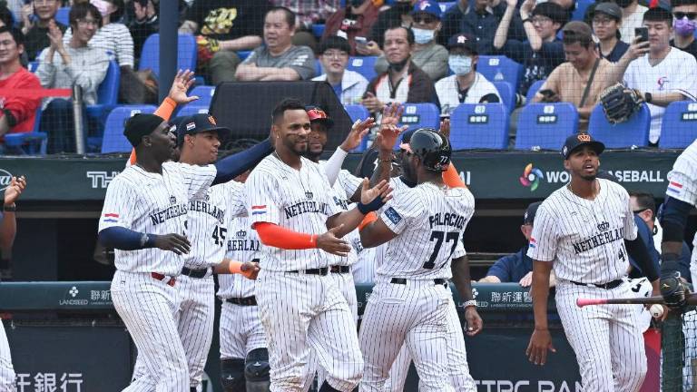 Países Bajos puso en marcha el Clásico Mundial de Beisbol con una sorpresiva victoria sobre Cuba.