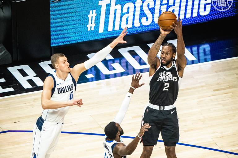 Kawhi Leonard y los Clippers echan a los Mavericks de Luka Doncic