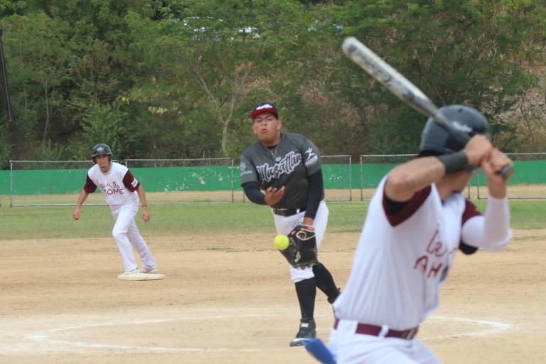 Complicado debut de Mazatlán en la Juvenil Mayor de softbol