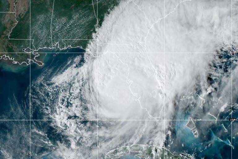 ‘Milton’ toca tierra en Florida como huracán categoría 3