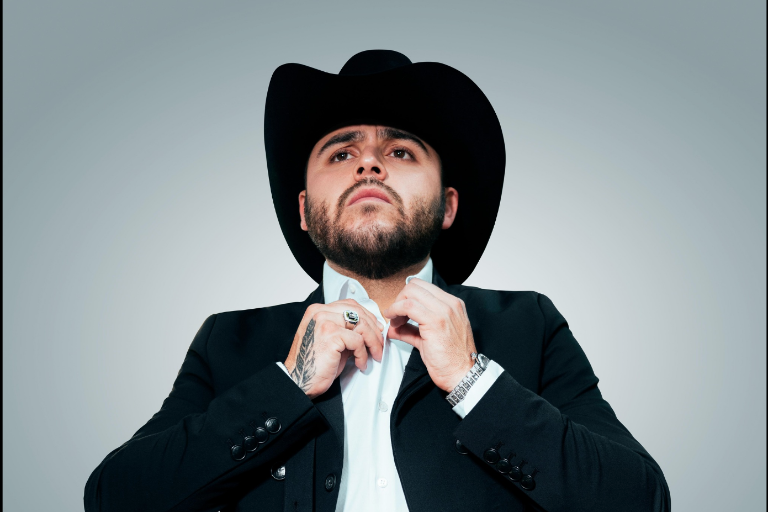 Invita Gerardo Ortiz a ponerse romántico con el tema ‘Échame el grito’