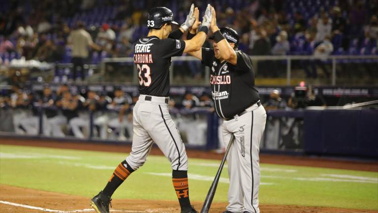Naranjeros apalea a Sultanes.