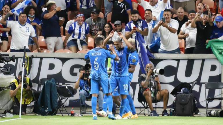 Honduras le dio la vuelta a Panamá y ganó por 2-3 en Copa Oro.