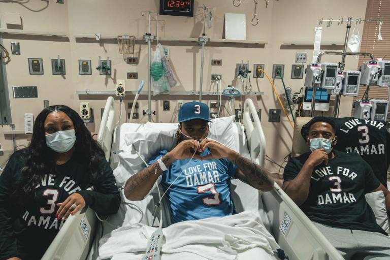Damar Hamlin vuelve a Buffalo para continuar su recuperación