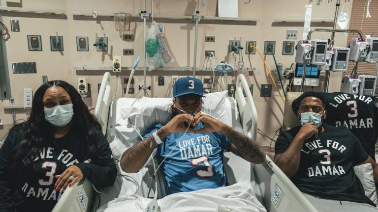Damar Hamlin avanza satisfactoriamente en su recuperación tras colapsar el pasado lunes 2 de enero en pleno juego de los Bills en Cincinnati.