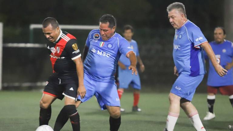 Buenos encuentros se observaron en la Liga de Futbol Golden Máster.