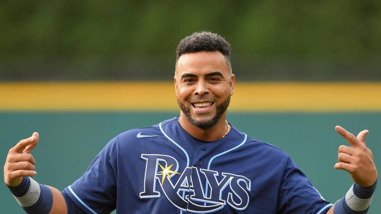 Nelson Cruz debutó y pegó jonrón con los Rays.