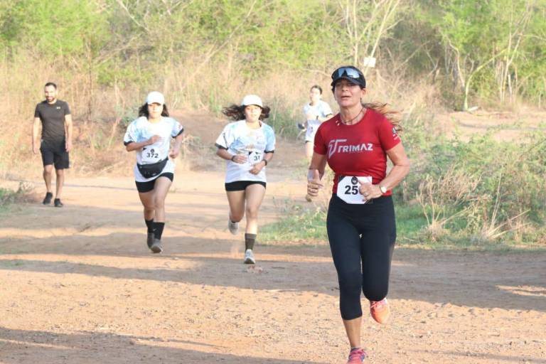 Ana Gabriela Solís y Juan de Dios Leyva ganan los 10K en pedestre Felices estar Vivos