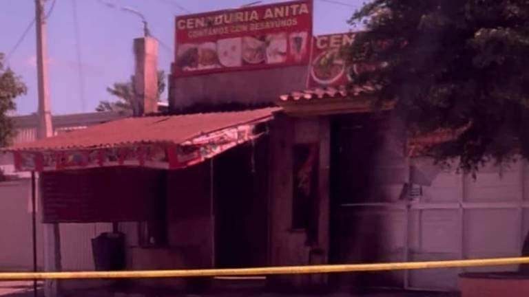 Bomberos controlaron el incendio de una cenaduría en la colonia La Amistad, presuntamente provocado de forma intencional.