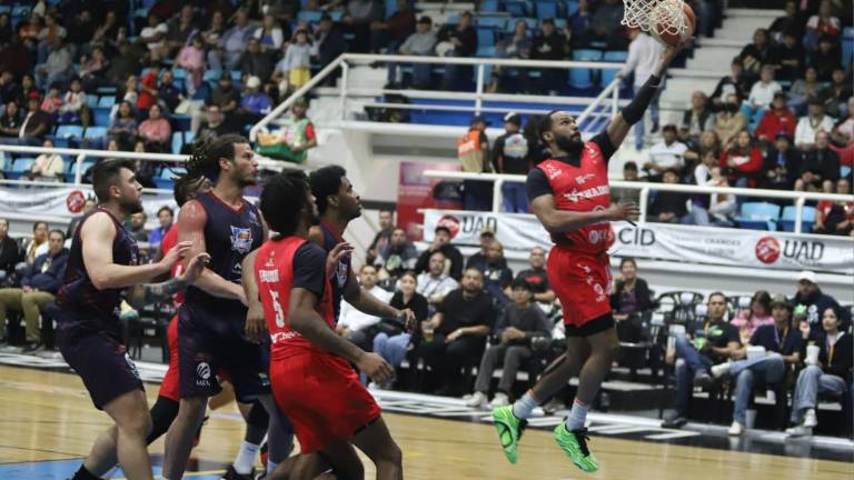 Venados Basketball aguanta los embates de los Ostioneros para quedarse con la victoria.
