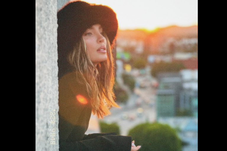 Responde Belinda a insulto que le hizo fan de Christian Nodal