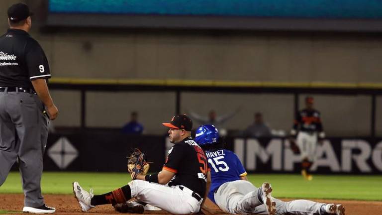 Charros empareja la serie.