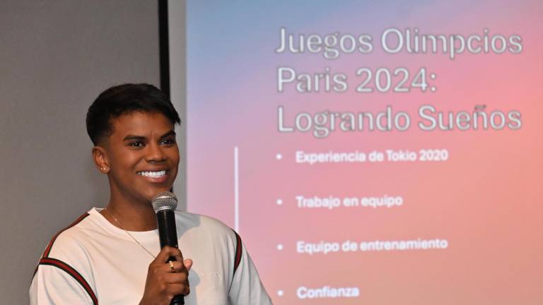 Prisca Awiti presenta la ponencia “Detrás de una Medalla Olímpica”.