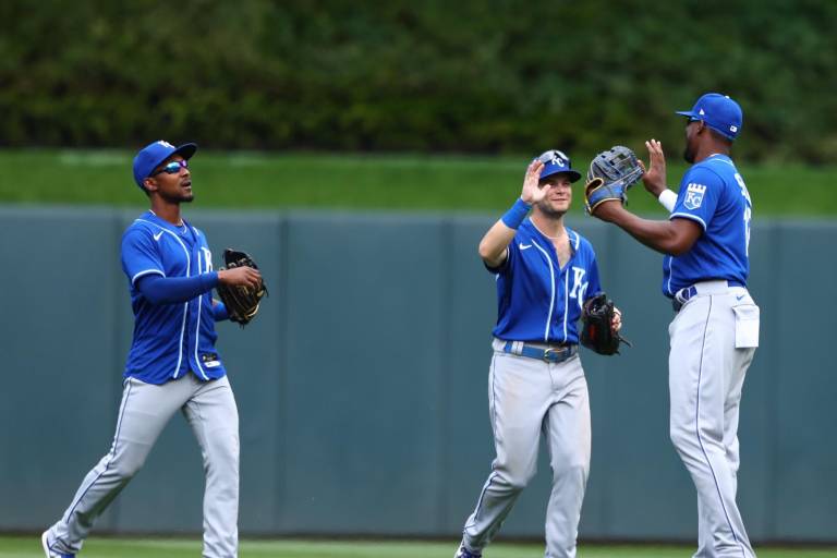 Con dos jonrones de Andrew Benintendi y uno de Salvador Pérez, Reales apalea a Mellizos