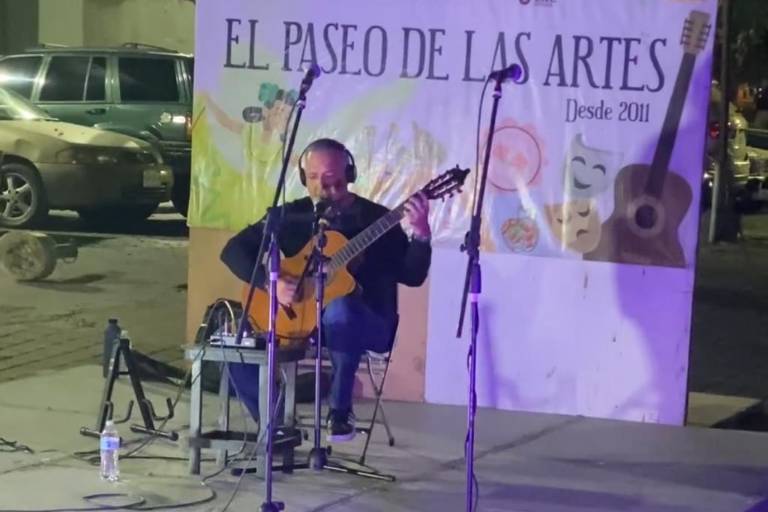 Rinde Juan Aretos homenaje a Silvio Rodríguez en el Paseo de las Artes
