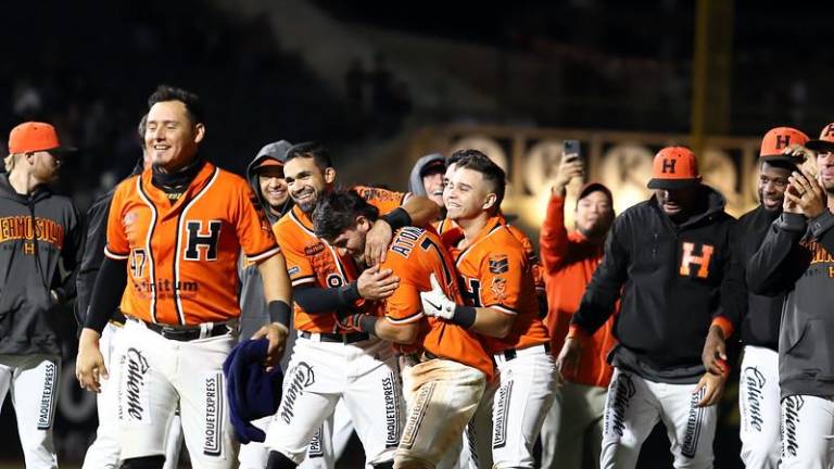 Naranjeros celebra su victoria.