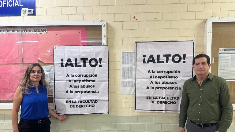Los docentes Gloria Félix López y Héctor Armando Acosta López señalan que ni el sindicato los ha escuchado.