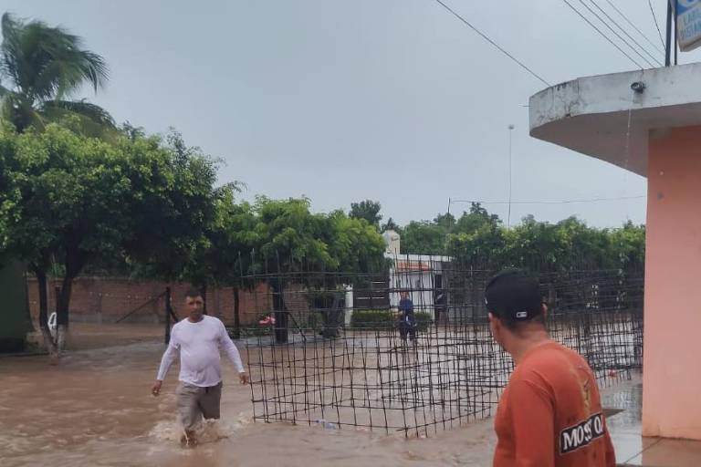 Se desborda arroyo en Matadero, Rosario; Protección Civil activa monitoreo