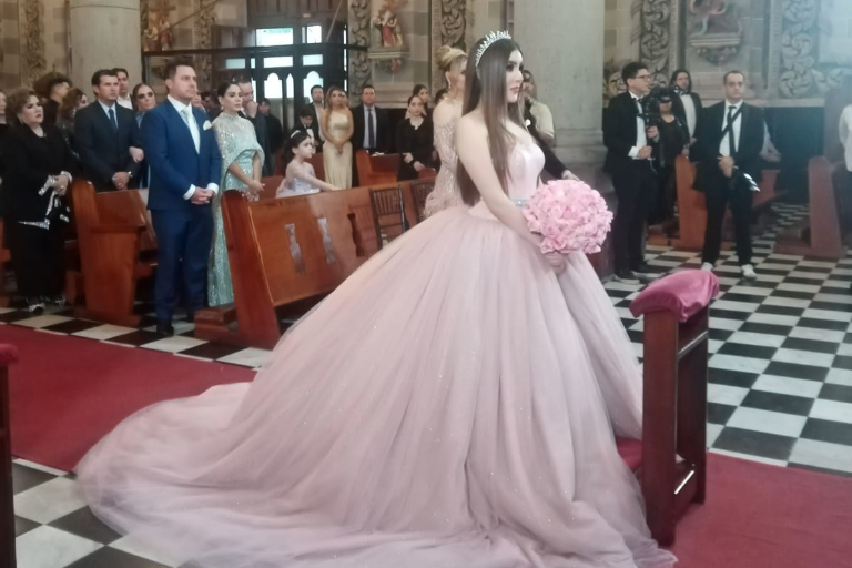 Agradece Ivanna Lizárraga a Dios por sus 15 años