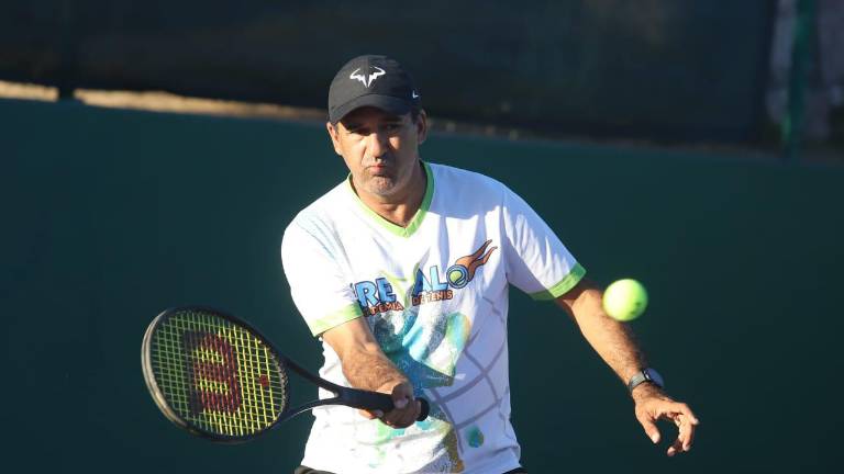 Jorge Aviña debuta con triunfo en el torneo.