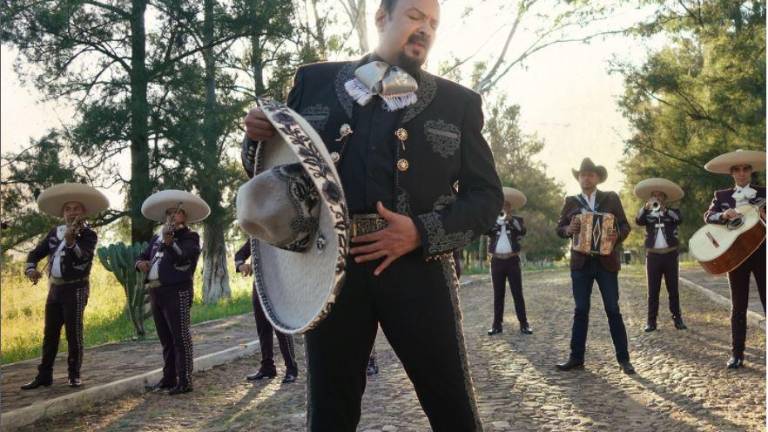 Pepe Aguilar anuncia el inicio de su gira Jaripeo Sin Fronteras por México.