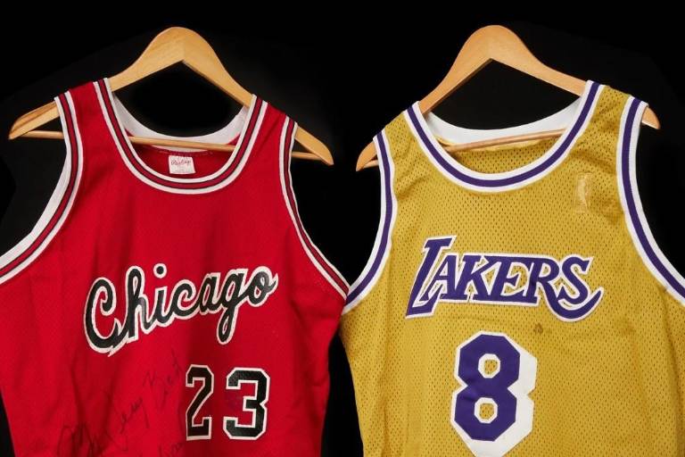 Subastarán jerseys de debut de Michael Jordan y Kobe Bryant