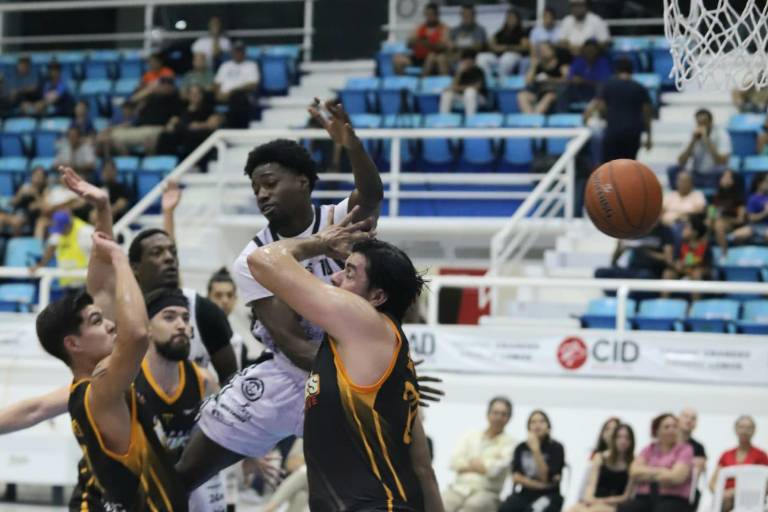 Piratas Basketball sufre nuevamente en casa, al caer ante Frayles de Guasave