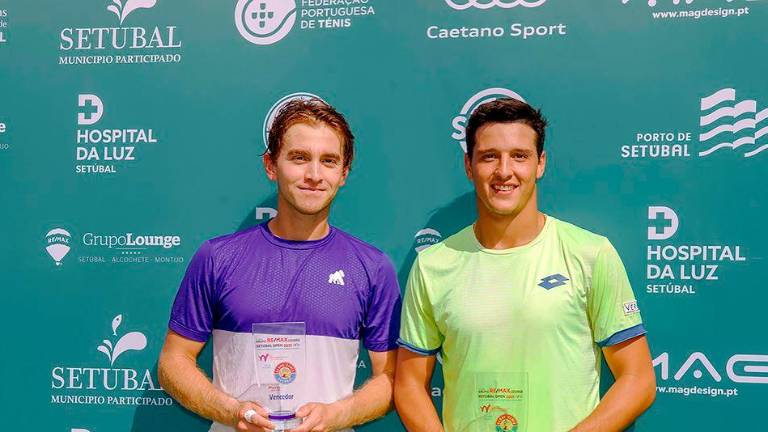 Luis Patiño y Luciano Darderi ganan la final en dos sets.