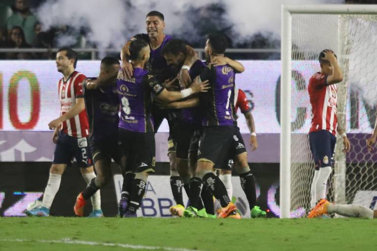 Mazatlán FC logra frente a Chivas su primer triunfo del Apertura