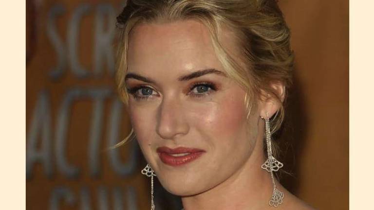 Kate Winslet es trasladada a un hospital por un leve accidente.