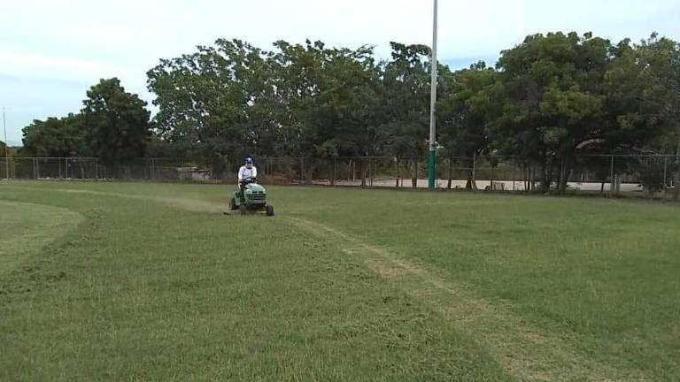 En Elota dan mantenimiento a campos en La Cruz y comunidades.