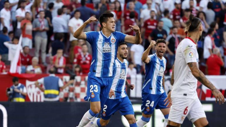 César Montes disputó todo el juego.